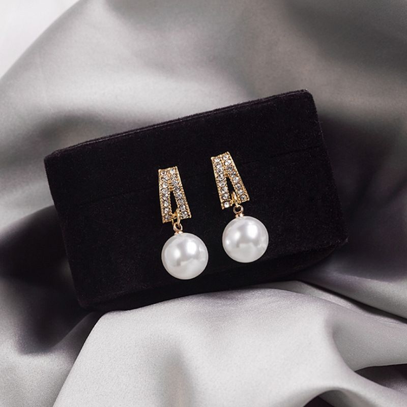 Ciondolo femminile con perla coreana, incastonato con diamanti, semplice, compatto, squisito. Orecchini famosi su Internet e accessori per le orecchie dello stesso_voghion.com