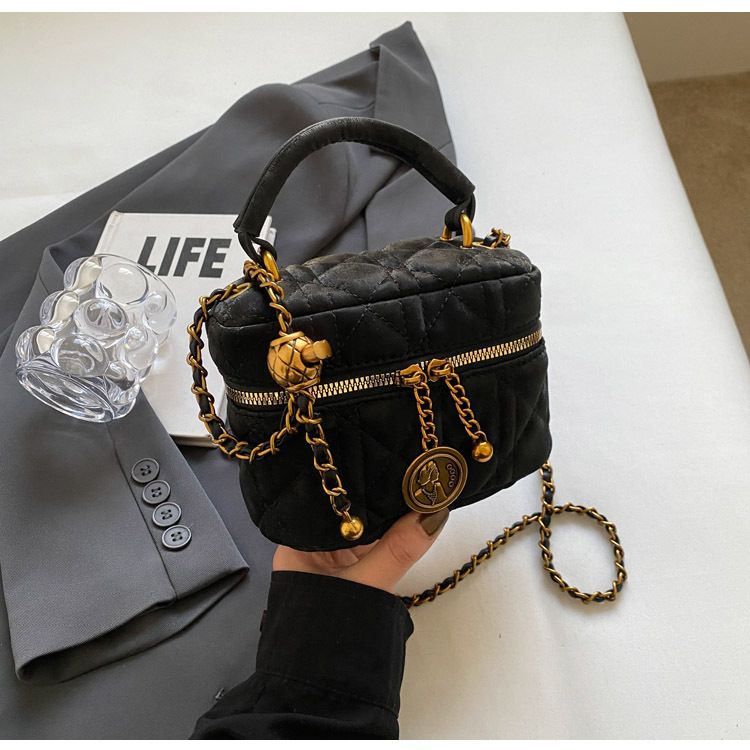 2024 neue Retro Lingge Kette Tasche Einzigartige Design Umhängetasche frauen Hohe Qualität Textur Handheld Eimer Tasche Schulter Tasche_voghion.com