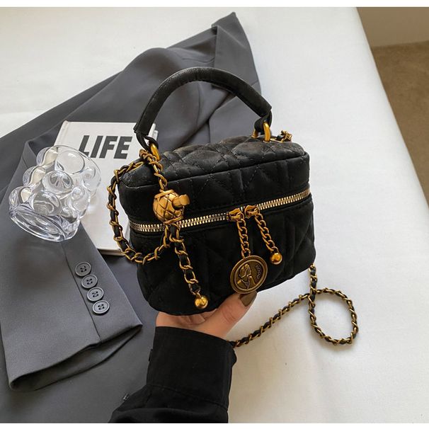 2024 neue Retro Lingge Kette Tasche Einzigartige Design Umhängetasche frauen Hohe Qualität Textur Handheld Eimer Tasche Schulter Tasche_voghion.com