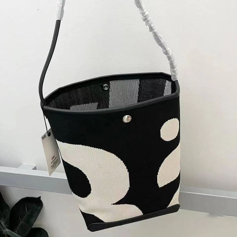 Women's large capacity letter print shoulder bag rally underarm bag_voghion.com
