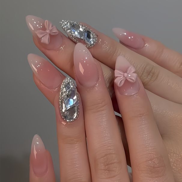Uñas postizas cortas almendradas con lazo de diamante: uñas elegantes y modernas con nueva tecnología (estilo europeo y americano)_voghion.com