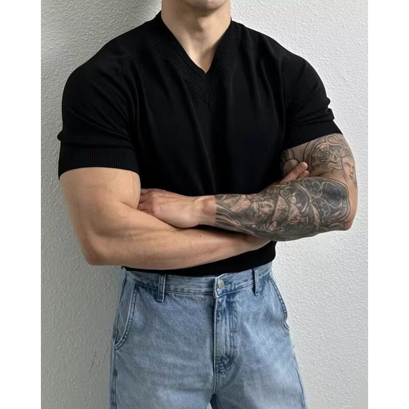 Neues Strickhemd mit V-Ausschnitt und kurzen Ärmeln für Herren, locker, trendig, vielseitig, dünn, für den Sommer, hochwertiges, einfarbiges Freizeit-T-Shirt_voghion.com