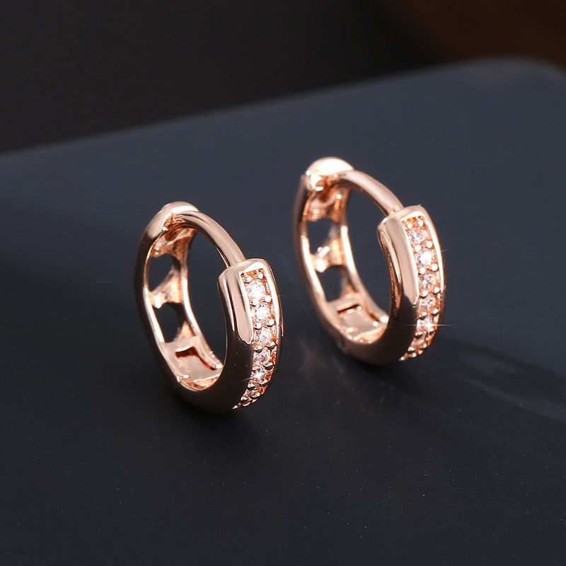 Pendientes de moda con diseño geométrico redondo y incrustaciones de circonio y cobre_voghion.com
