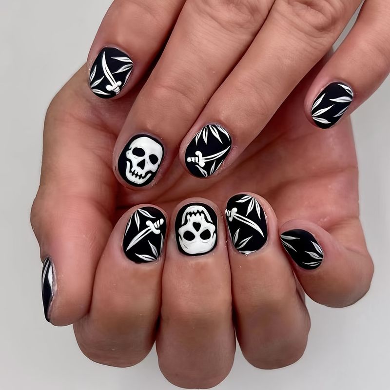 Short nail piece wearing nail Halloween skull black and white cute element  nail removable nail sticker_voghion.com