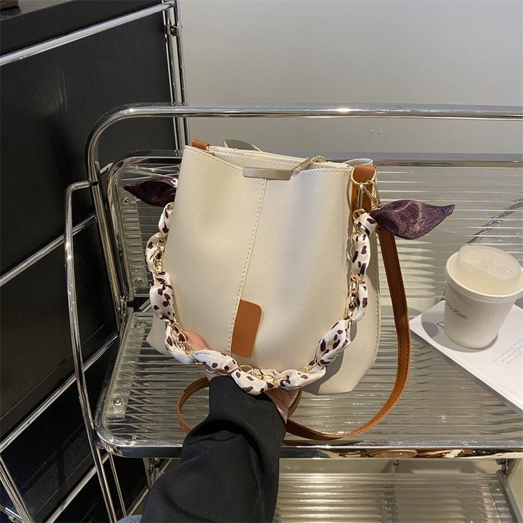 Modesch Eemer mat héijer Kapazitéit am Joer 2024, nei Kettenhandheld Schëllertasch mat Nischdesign, Crossbody-Tasch fir Fraen_voghion.com