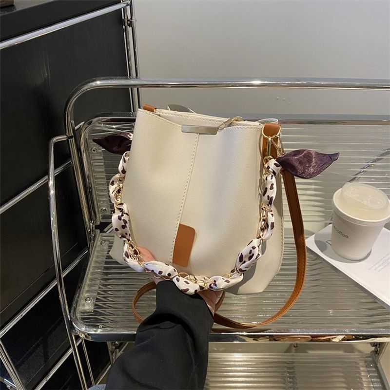 Modischer Eimer mit großem Fassungsvermögen im Jahr 2024, neue Kettenhandtasche mit Nischendesign, Umhängetasche für Frauen_voghion.com