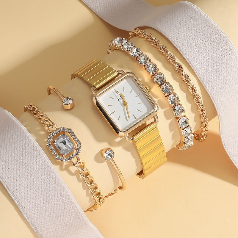 Zestaw prezentowy z zegarkiem. Modny damski zegarek kwarcowy z kwadratową tarczą i metalowym paskiem. Różne style bransolet diamentowych. Zestaw bez pudełka._voghion.com