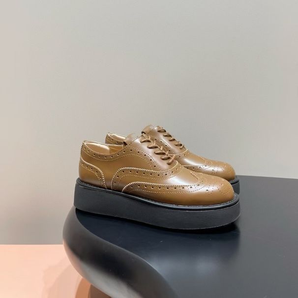 Hochwertige Guangzhou-Veröffentlichungen 2024 Frühjahr/Sommer Neue MIU Lace Up Loafer mit dicker Sohle, flachem Boden und gelochtem Leder_voghion.com