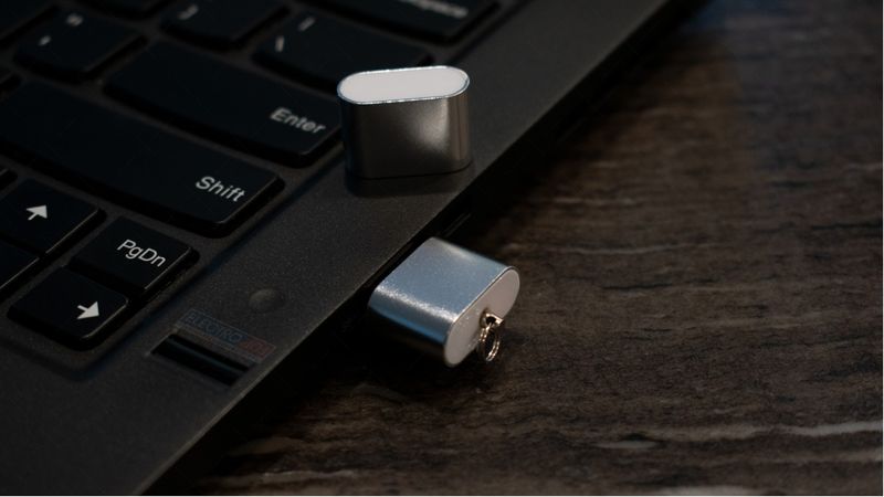 Steel Memory Card Reader Ensures Data Transfer on Mac & PC Windows_voghion.com
