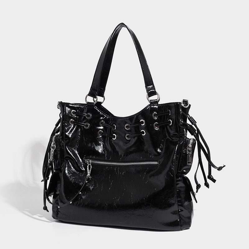 Korea Handbag Locomotive Oil Waxed Leather Large Capacity Rivets Crossbody Bag_voghion.com