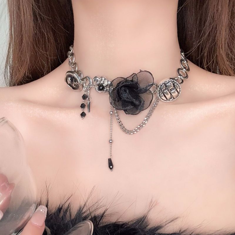 Collier en dentelle à boutons et patchwork de roses pour femme, tendance, polyvalent, style niche, léger et luxueux_voghion.com