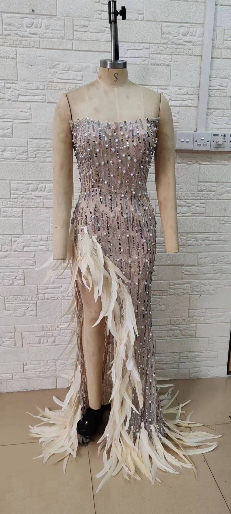 Women's Clothing Elegant And Sexy One Shoulder Beaded Tube Top Sequined Irregular Long Slit Dress_voghion.com