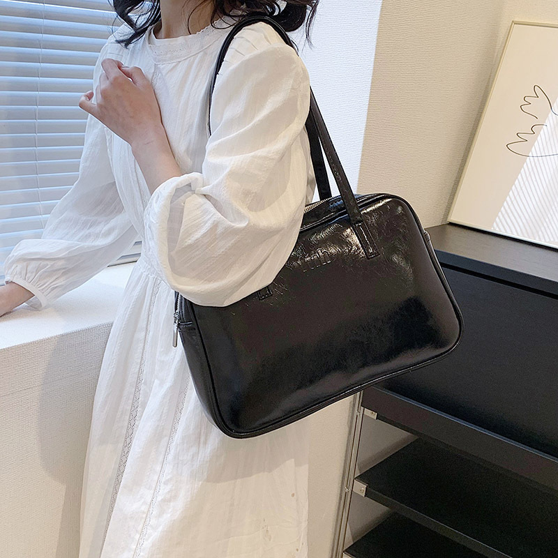 Portable Commuting To Work Large Capacity Bag Female Spring And Summer Korean Version Simple Boston Bag Niche Trendy Shoulder_voghion.com
