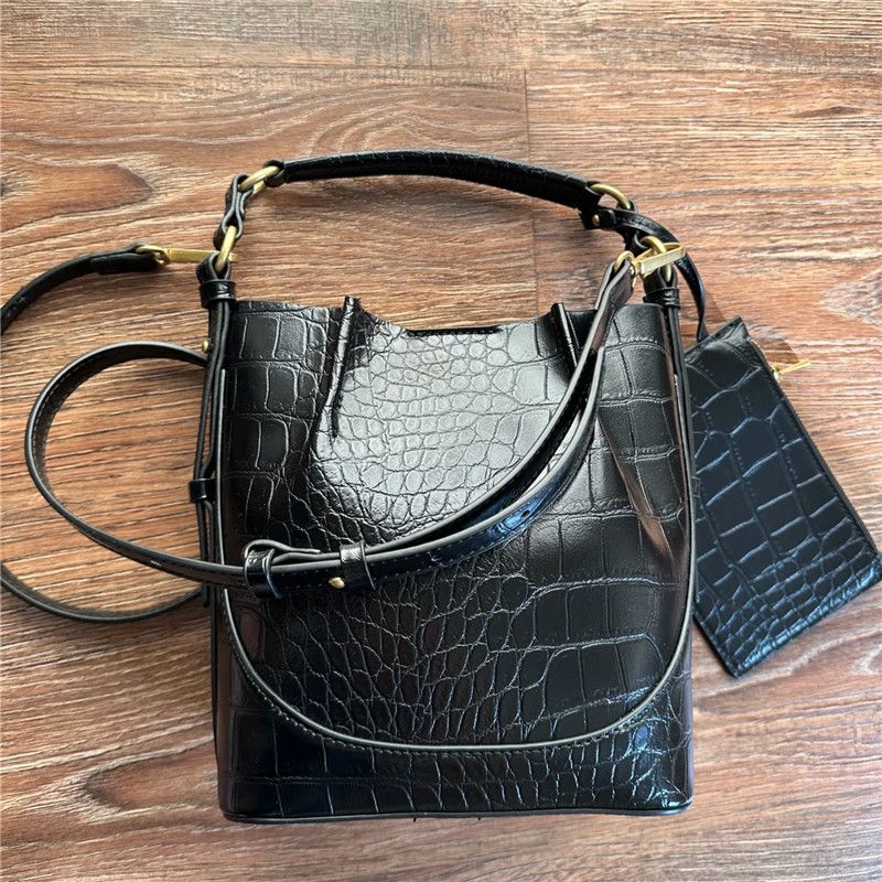 Spagna 2025 Nuova borsa a secchiello versatile con tracolla larga e coulisse marrone da donna_voghion.com