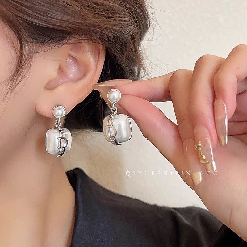 Women's earrings new style diamond letter pearl square earrings geometric simple temperament high-end earrings earrings for women_voghion.com