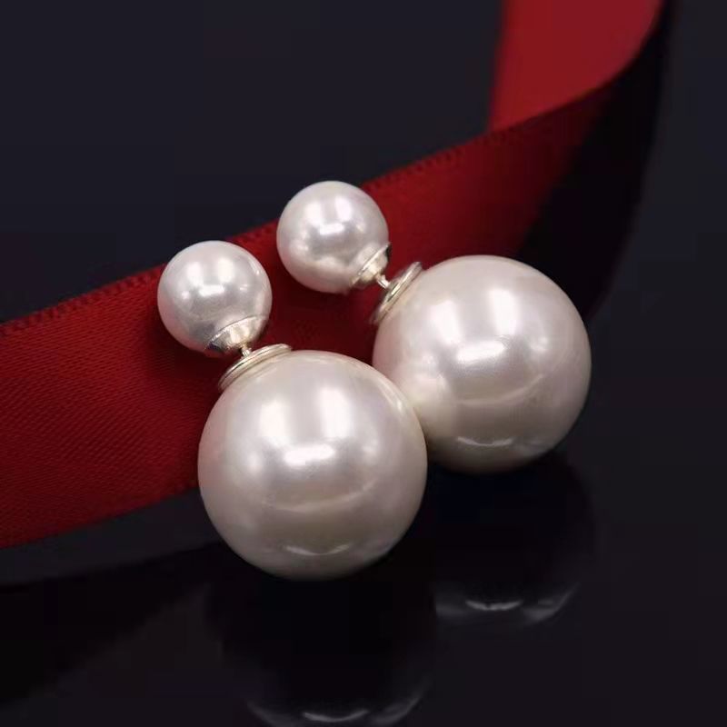 Minimally designed double-sided pearl style with elegant silver needle earrings that can be worn on both sides, light_voghion.com