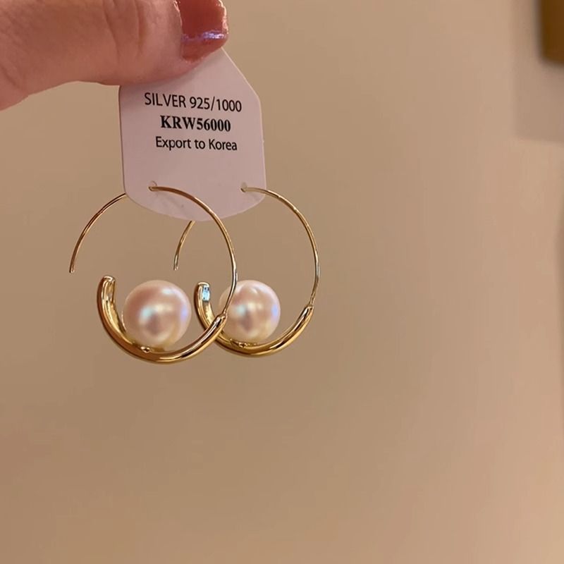 Orecchini a cerchio a forma di C con perle francesi 2025, nuovi piccoli orecchini profumati in stile che mostrano un viso piccolo, semplici e alla moda, gioielli versatili per le orecchie._voghion.com