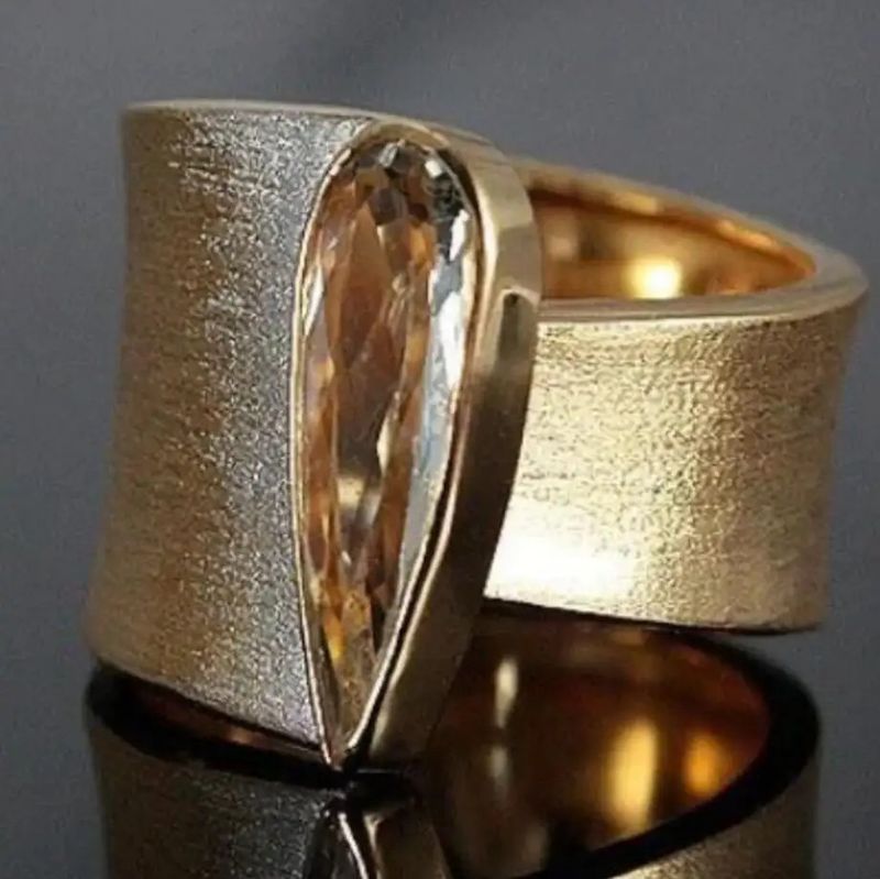 New Fashion Wide Gold Hoop Ring Light Luxury Niche Creative High-end Sense Jewelry_voghion.com