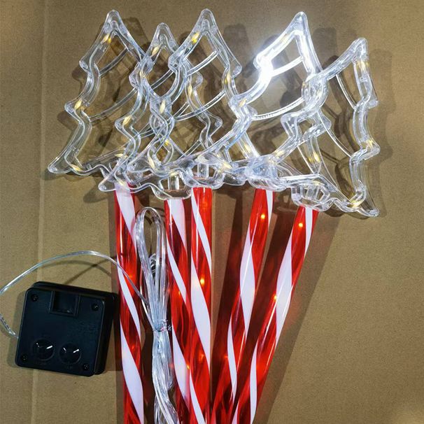 Solarbetriebene Weihnachtsbeleuchtung – Festliche Gartenbeleuchtung mit Schneemann, Weihnachtsmann, Rentier und Baum für festliche Atmosphäre_voghion.com