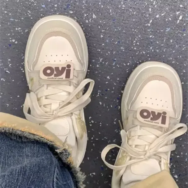 Chaussures blanches printemps-automne, design tendance, style féminin, semelles fines, collégiennes_voghion.com