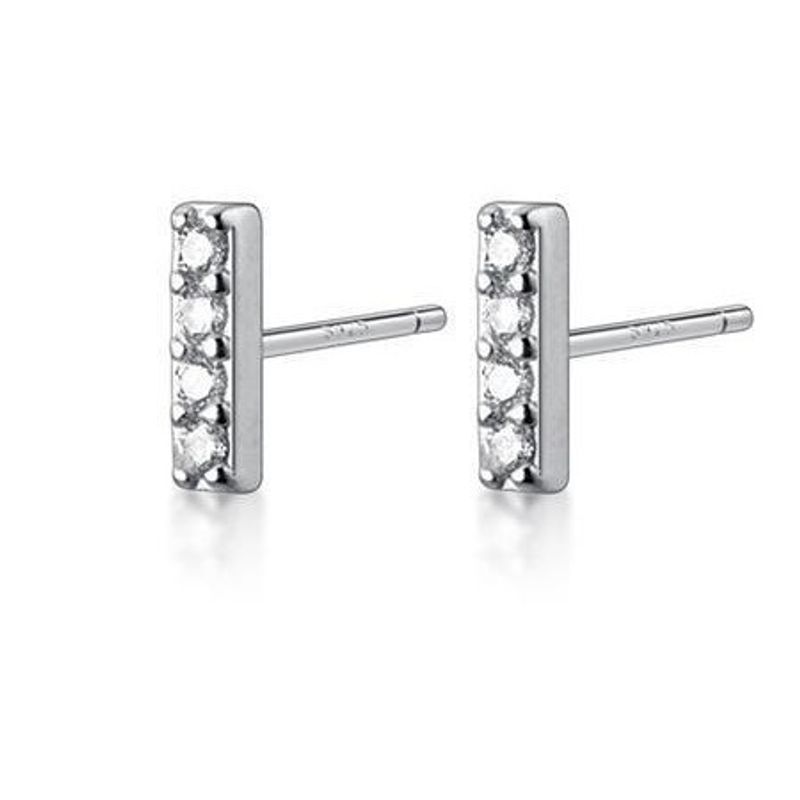 Ein Paar schmale und stylische Ohrringe für Damen mit Strasssteinen, klein und süß, ein trendiges Geschenk für Freundinnen_voghion.com
