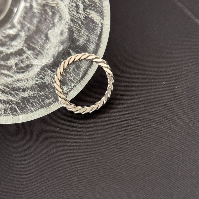 Anello alla moda semplice e alla moda, con doppia catena cubana intrecciata in acciaio inossidabile, disponibile in diverse misure._voghion.com