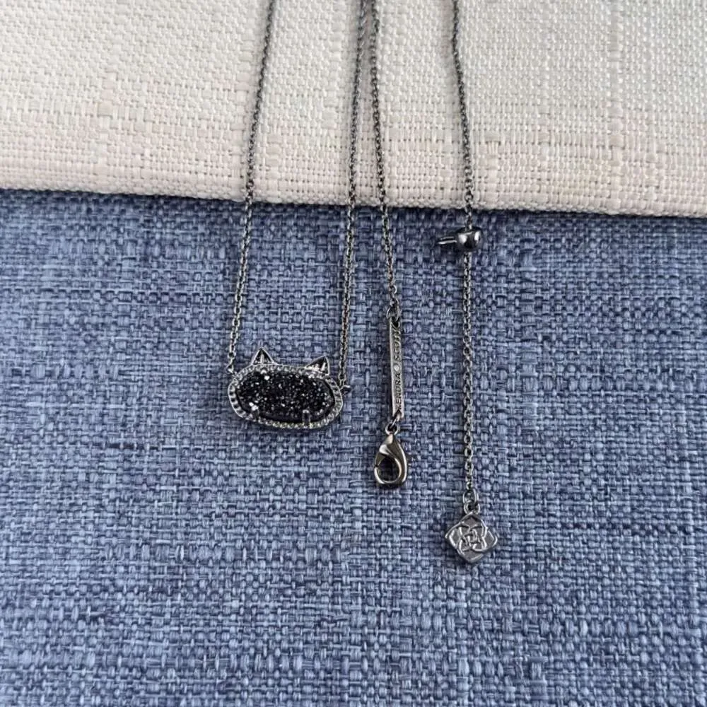 Collane con ciondolo Gioielli di design Collana Moda Geometrica Ovale Piccole orecchie di gatto Cristallo nero fresco Dente Collare Cha_voghion.com