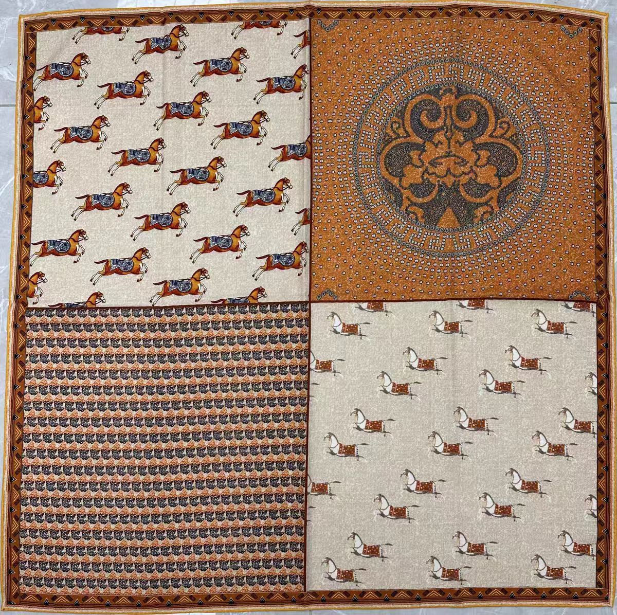 Sciarpa in lana e seta versatile di alta qualità, autunno inverno, 85 quadrati, in vero pony di gelso_voghion.com