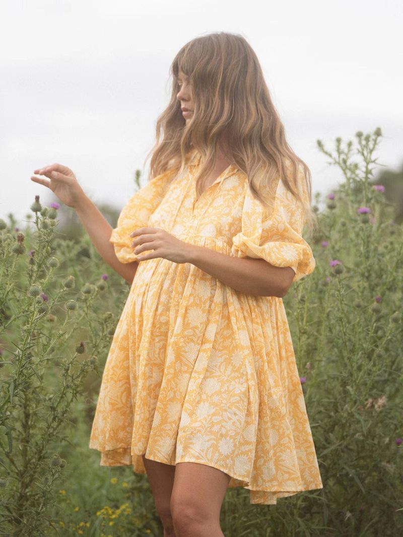 Damenbekleidung Großes Kleid mit lockeren Trägern und literarischem Retro-Print_voghion.com