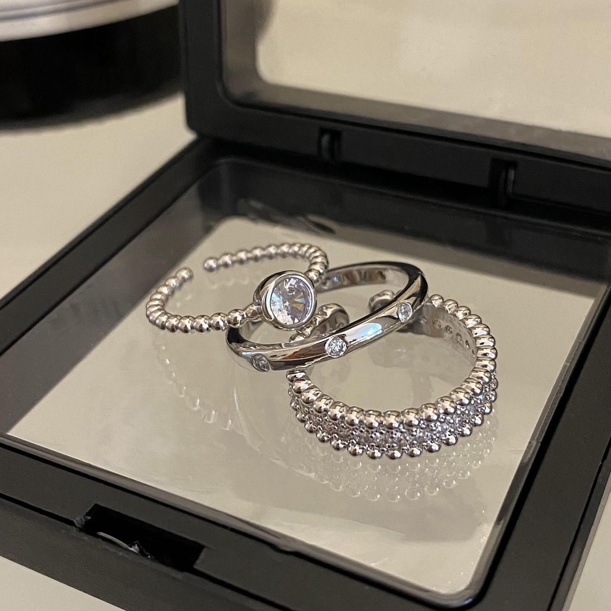 2023 nuovo design di nicchia di lusso leggero con strass impilabile anello temperamento moda personalità anello indice_voghion.com