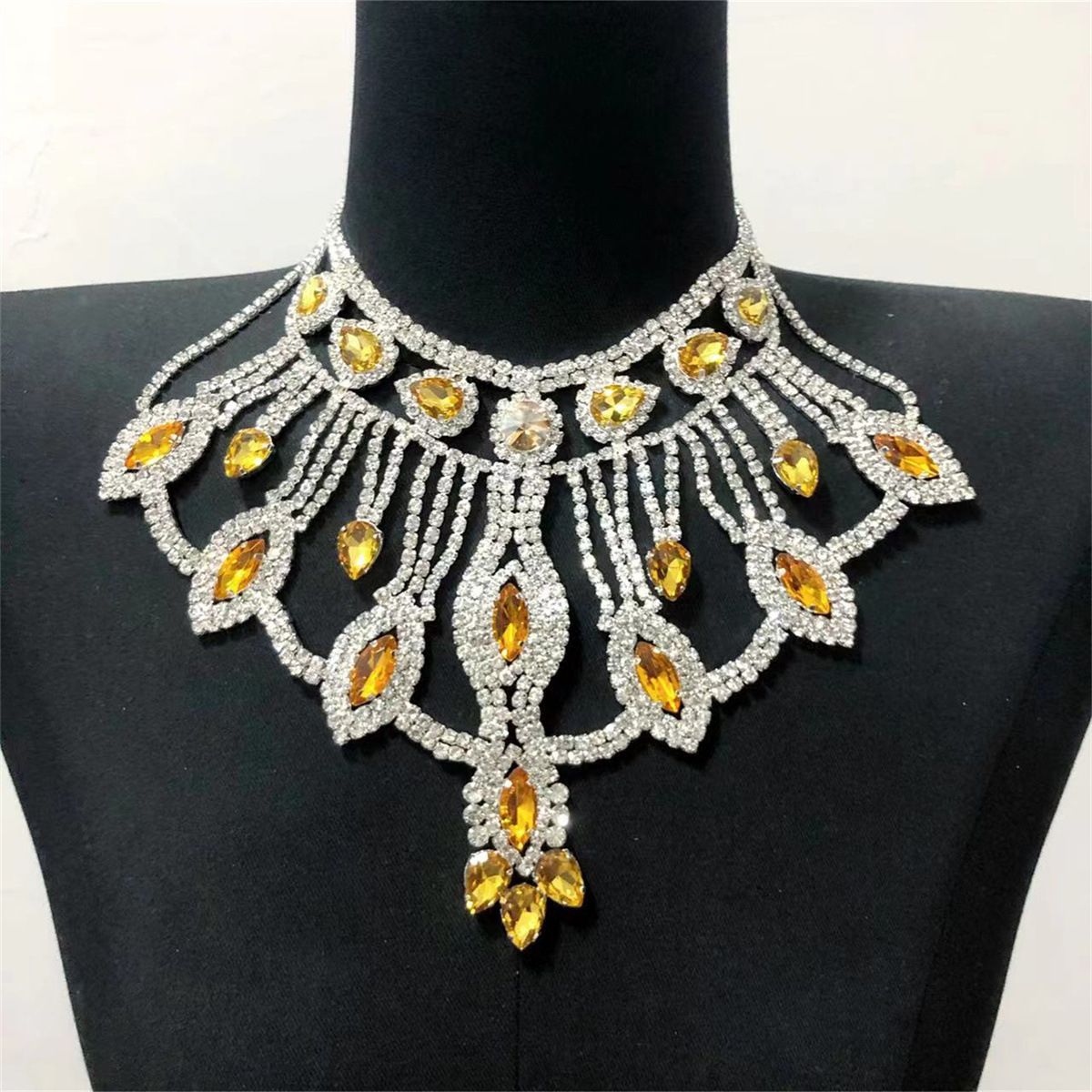 Fashion women's exquisite shiny AB color big gem necklace luxury exaggerated rhinestone big necklace_voghion.com