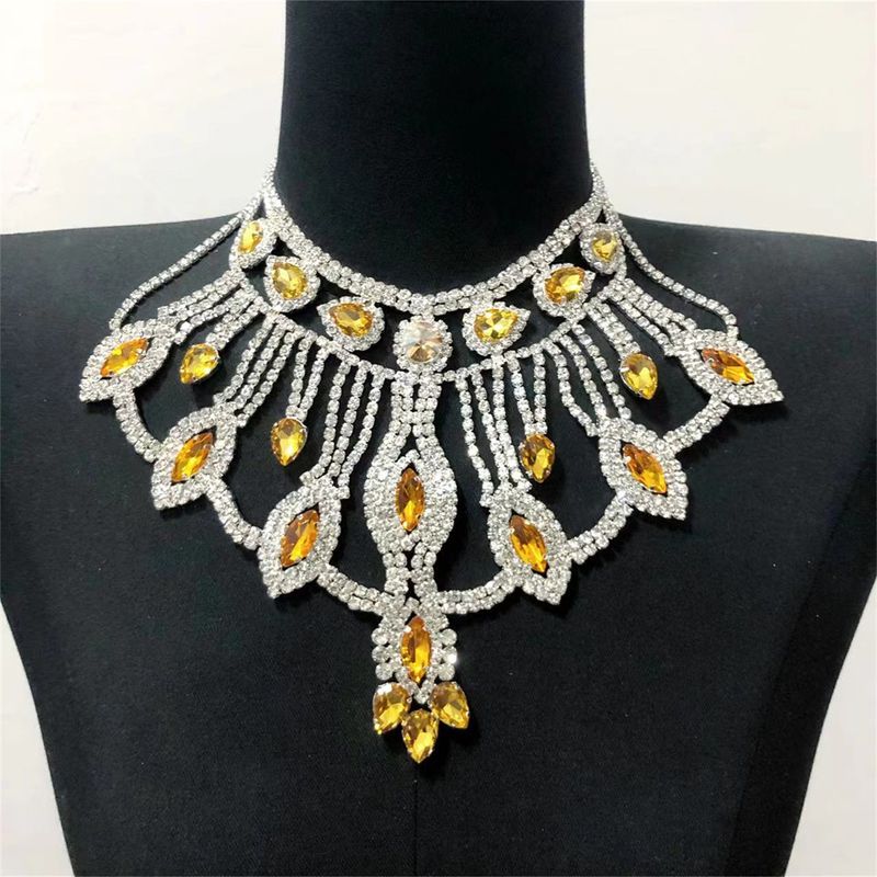 Mode frauen exquisite shiny AB farbe großen edelstein halskette luxus übertrieben strass große halskette_voghion.com