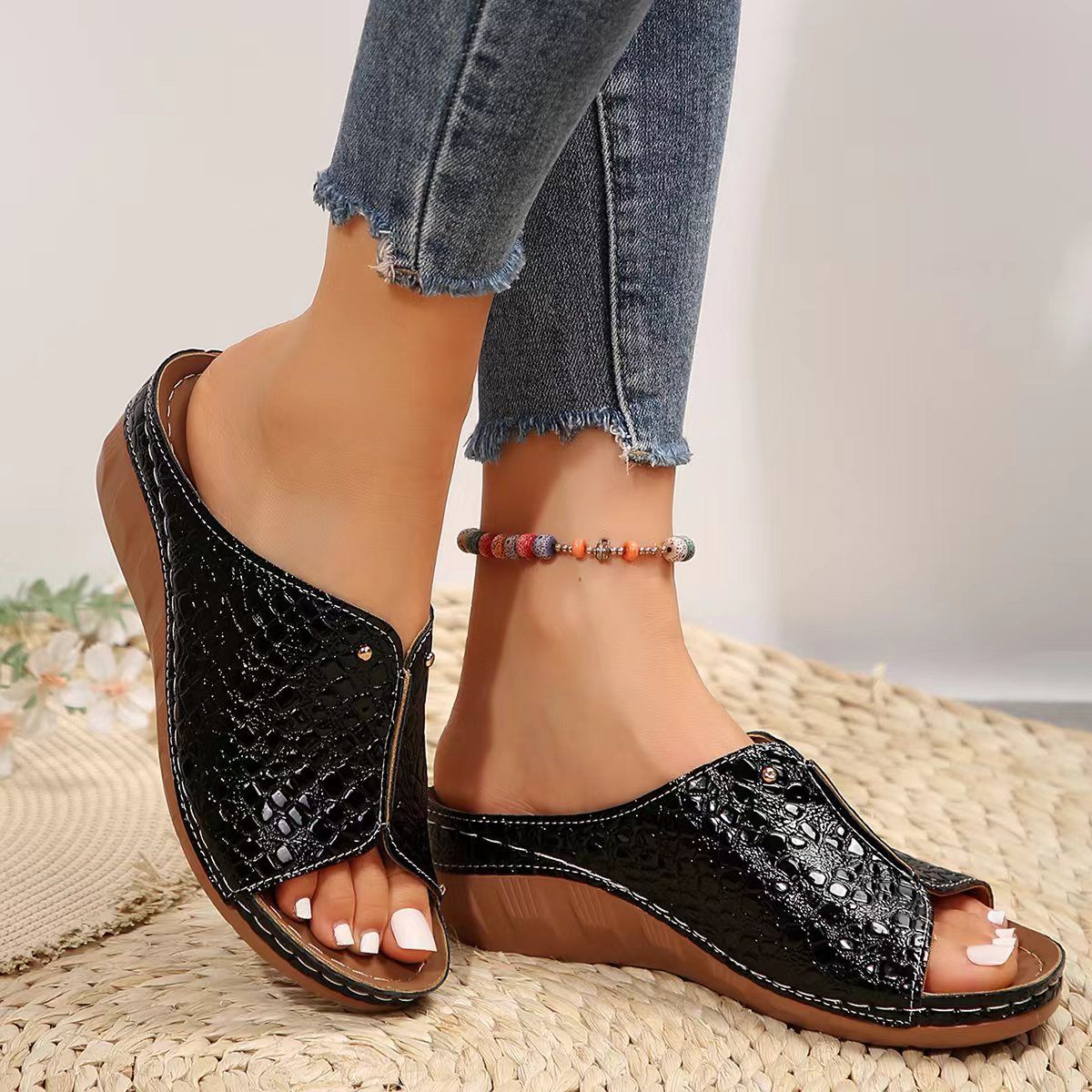 Plus Size One-Strap Thick-Soled Peep-Toe Sandals For Women With Stone Pattern Wedge Heel Beach Slippers_voghion.com