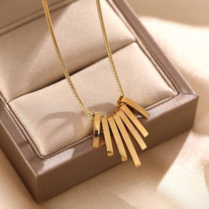 Collana in acciaio al titanio con piccola nappa in oro per donna, versatile, semplice, alla moda, con catena per clavicola, Ins_voghion.com