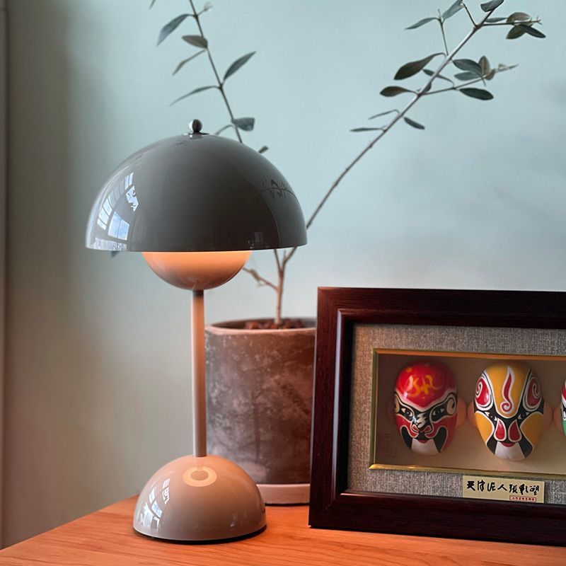 Kabellose Auflademöglichkeit der praktischen VP9-Blumenknospenlampe für das Bett, Studierzimmer, USB-Lesedekoration_voghion.com