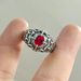 Anello da uomo alla moda in argento tailandese rosso con indice, stile vampiro, personalità nobile, ampio e creativo_voghion.com