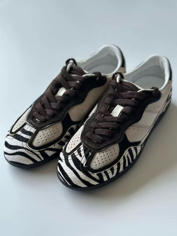Niche Design Zebra Print German Women's Trainers, Round Toe Lace Up Flat Casual Sneakers_voghion.com