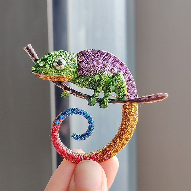 Novo produto com broche de lagarto animal pintado a óleo com camaleão colorido incrustado de diamante e acessórios de broche_voghion.com