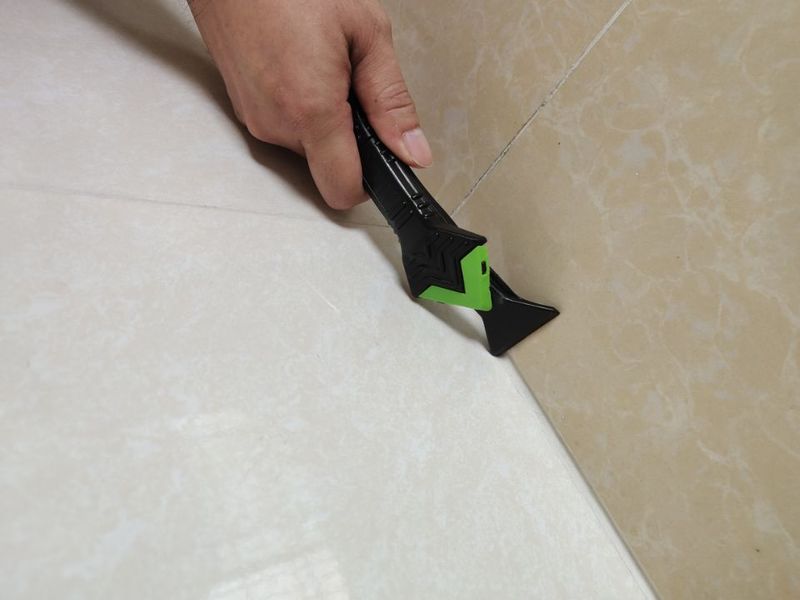 Raspador de metal 3 em 1 com 6 cabeças de borracha macia – Ferramenta multiuso para rejunte e calafetagem para azulejos de cozinha, vidro, pia e aplicação de selante_voghion.com
