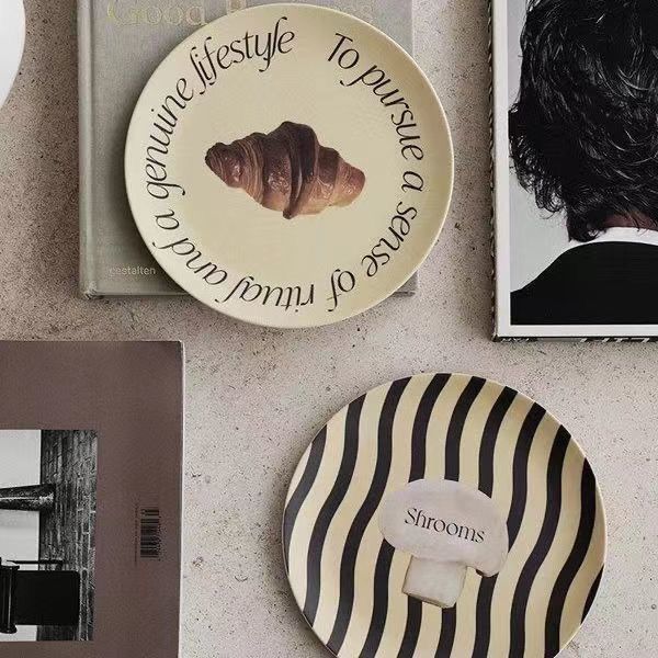 Essteller aus Bambusfaser mit rutschfester Basis für modernes Essen_voghion.com