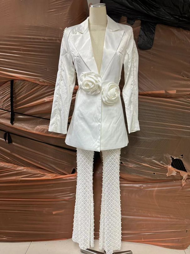 Vêtements pour femmes nouvelle mode tridimensionnelle creuse perlée DJ fleur maille mode mince sexy costume deux pièces ensemble_voghion.com