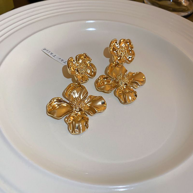 Orecchini da donna in argento con aghi, in metallo di alta qualità, stile freddo, con fiori, dal design esagerato, leggeri e di lusso._voghion.com