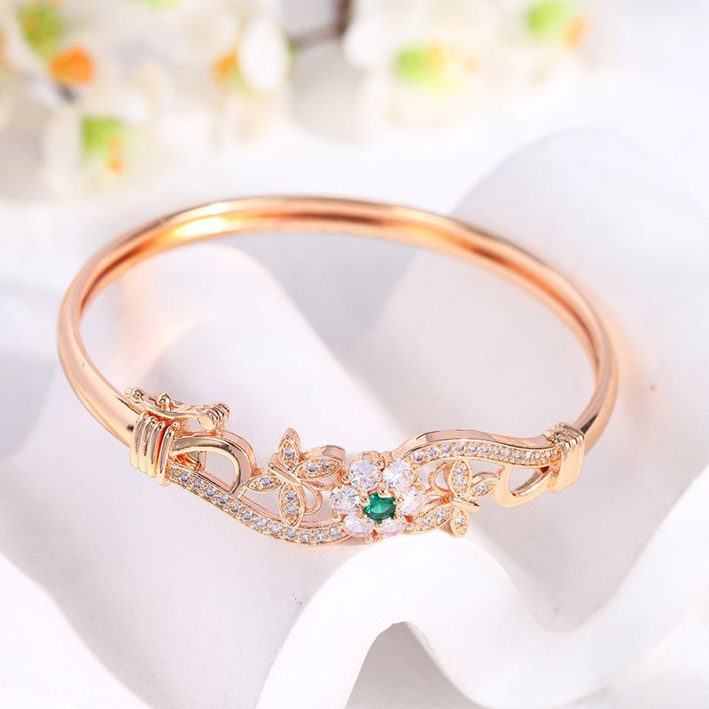 Bracciale con design a farfalla cava, gioiello tempestato di diamanti, accessorio versatile di alta qualità per le mani_voghion.com