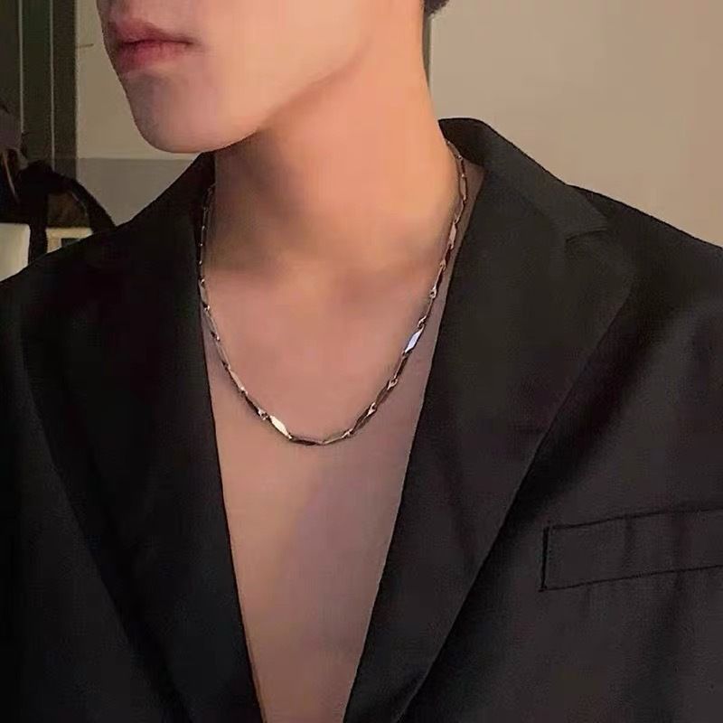 Necklace For Men Hip Hop Ins Clavicle Cuban Men's Light Luxury Niche Titanium Steel Sweater Chain Minimalist Style_voghion.com