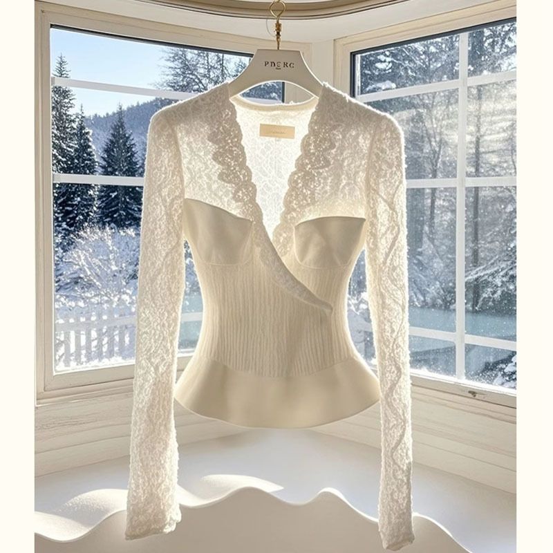 Damenbekleidung Weißes, flauschiges Spitzenhemd Neues Temperament Slim Fit Französische High-End-Oberteile für den Winter_voghion.com