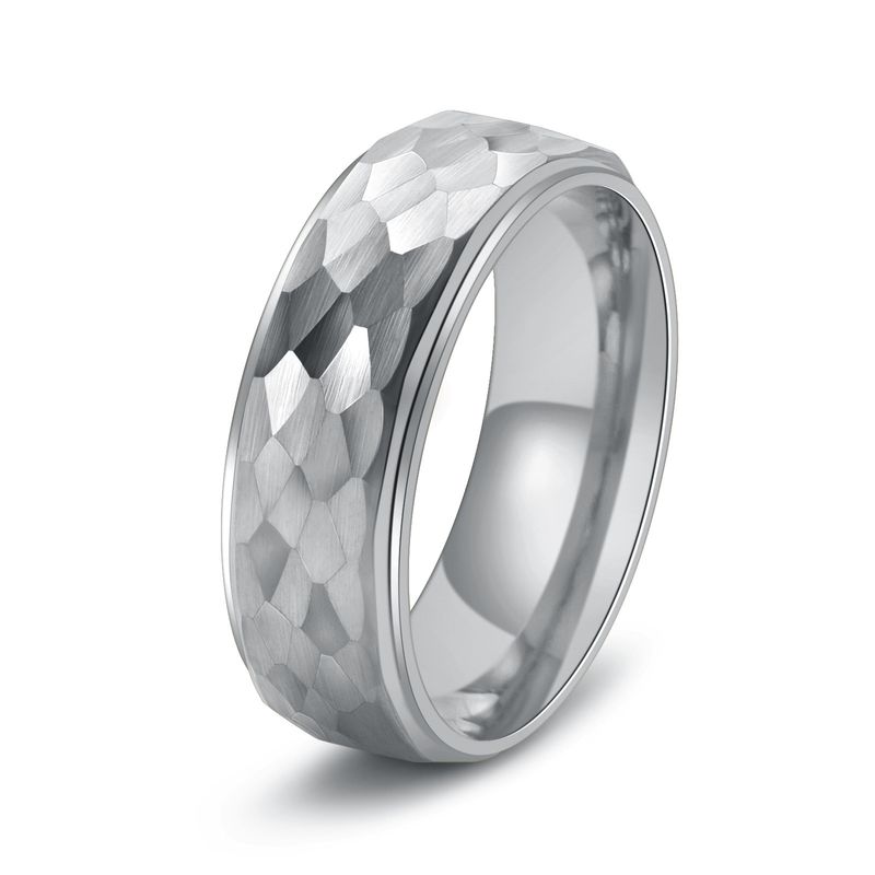Nuovo design unico in acciaio martellato per uomo, anello in oro tungsteno stile unisex_voghion.com