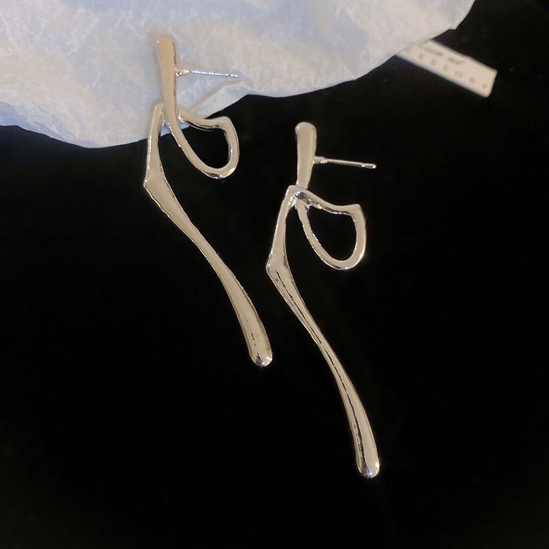 Kadınlar İçin Gümüş İğneli Metal Püskül, Abartılı Tasarım Anlayışı, Kişilik Moda Küpeleri_voghion.com