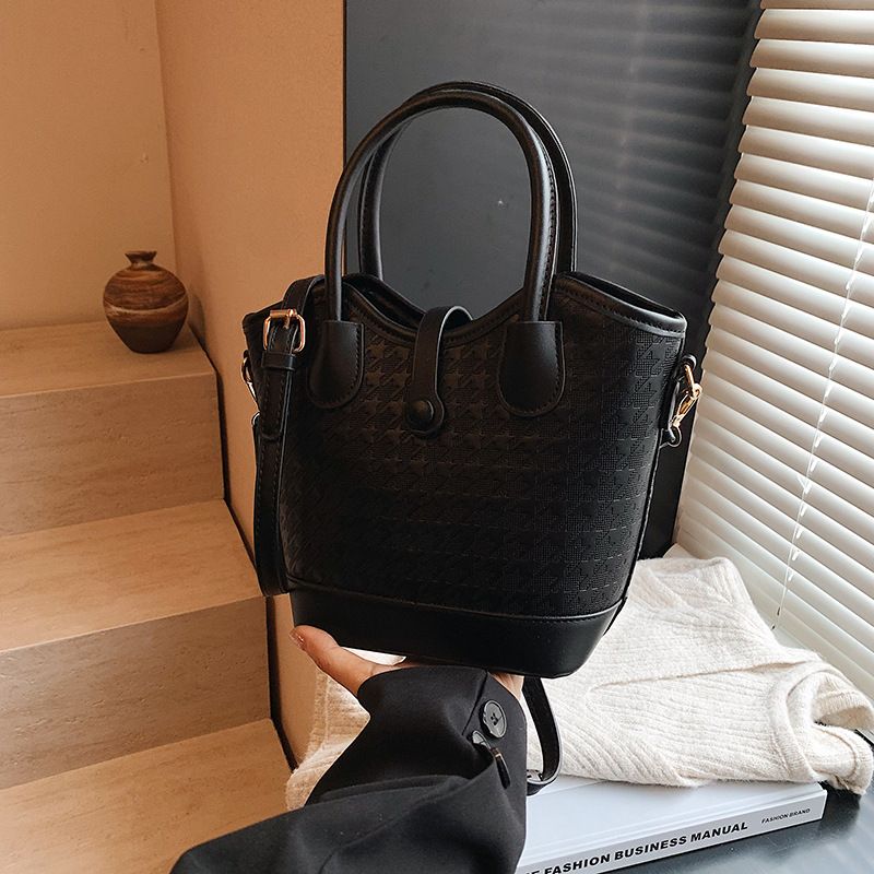 Borsa a secchiello portatile color-block alla moda per donna 2025, nuova borsa a tracolla versatile ed elegante da ascella_voghion.com