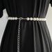 Nuova catena in vita sottile per donna fatta a mano con perla bianca con cintura dolce in maglione con catena in metallo_voghion.com