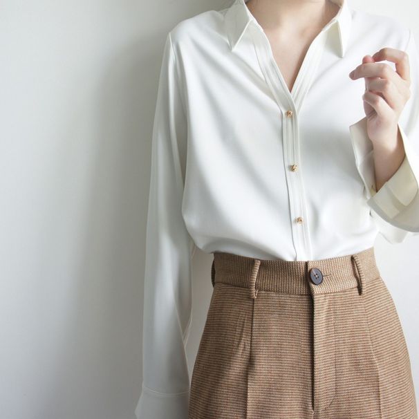 Damenbekleidung V-Ausschnitt weißes Hemd Langarm Herbst Retro Metallknopf Design Sinn für Drapierung gute Oberbekleidung schick_voghion.com
